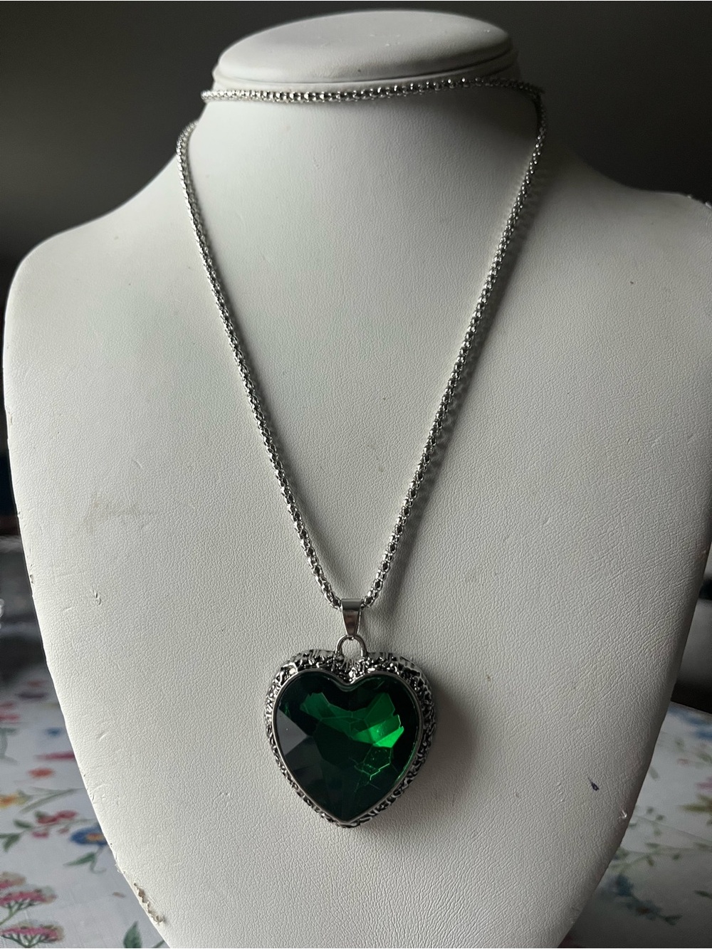 Fashion Jewelry Silver Heart Necklace with Emerald Green Crystal